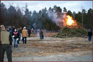 Valborgsfirande, Gene fornby, rnskldsvik.
Foto Agne Sterberg, Destination Hga Kusten.
www.destinationhogakusten.com